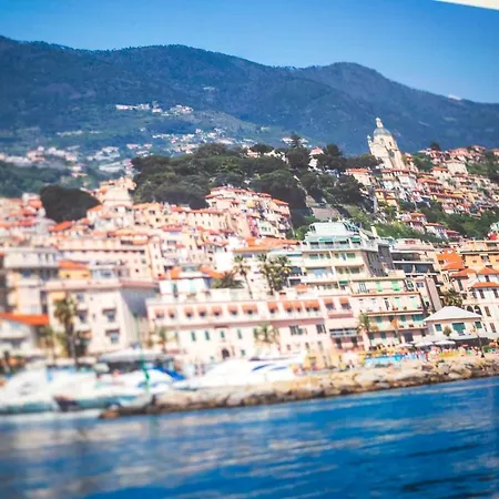 Homeholidaysanremo - 2,0 *